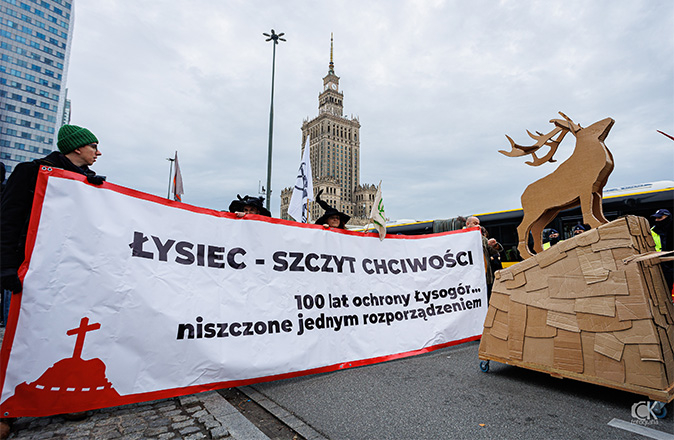 Przybysze z Gór Świętokrzyskich opanowali stolicę – artystyczny protest w sprawie Świętokrzyskiego Parku Narodowego